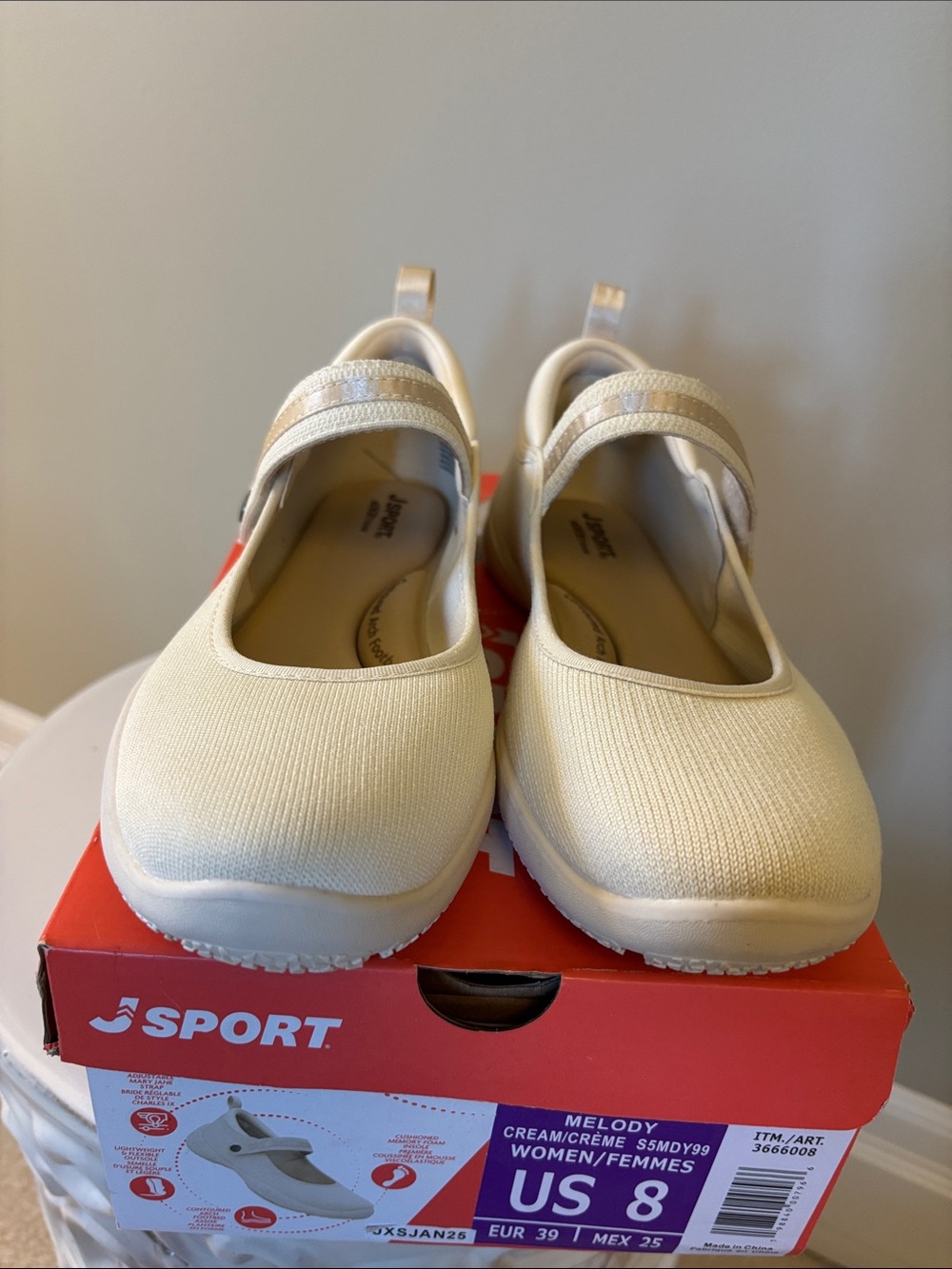 J SPORT Women’s Mary Jane style sneakers, cream. New in box Sz 8.